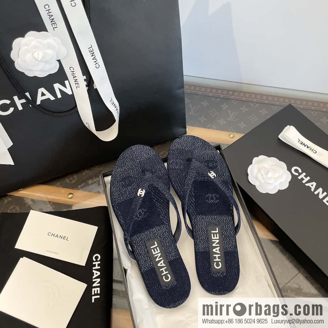 CHANEL Xiaoxiang Denim blue, double C rhinestone buckle flip-flop slippers