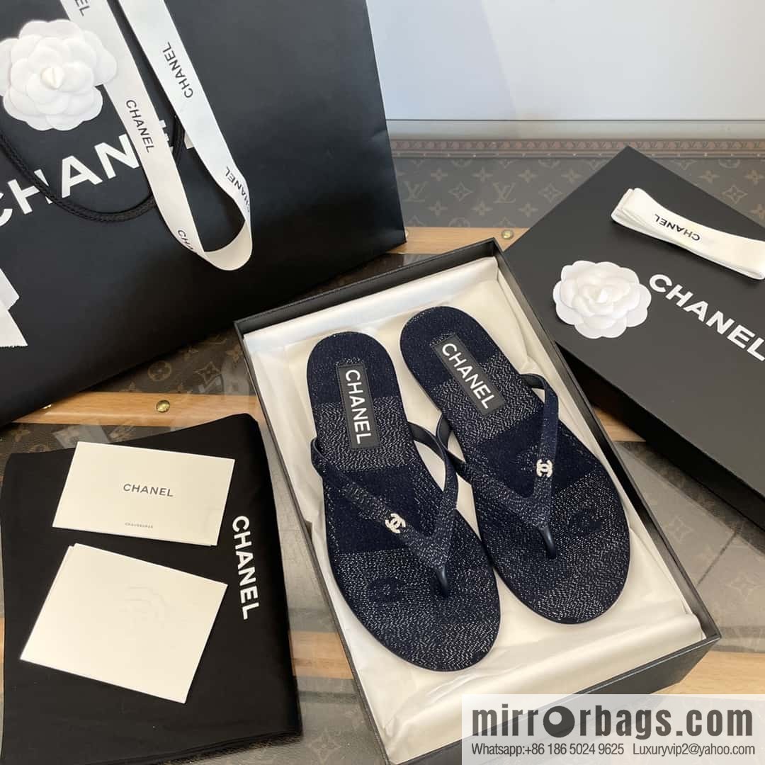 CHANEL Xiaoxiang Denim blue, double C rhinestone buckle flip-flop slippers