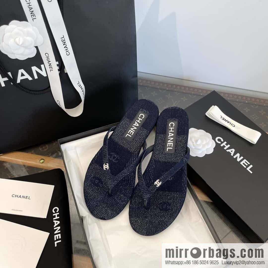 CHANEL Xiaoxiang Denim blue, double C rhinestone buckle flip-flop slippers