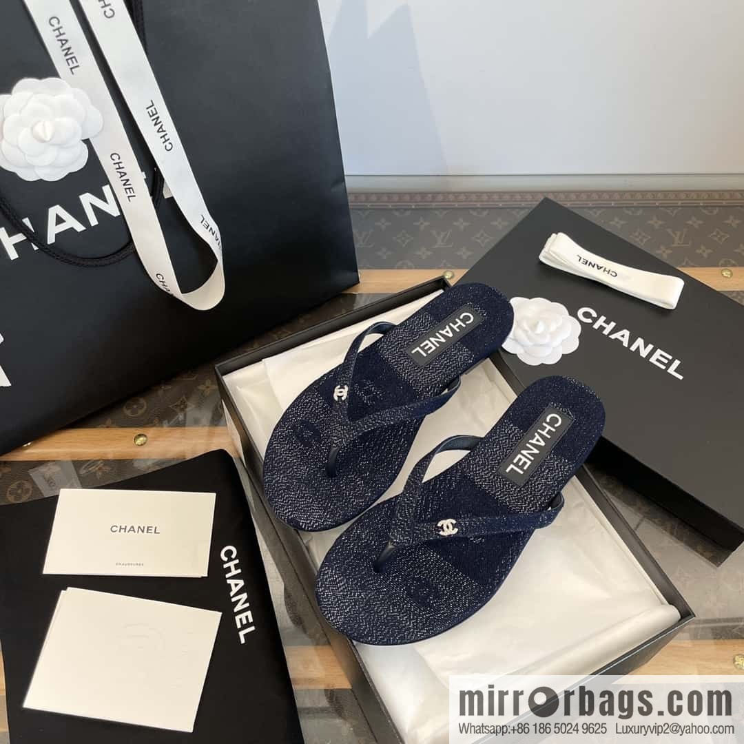 CHANEL Xiaoxiang Denim blue, double C rhinestone buckle flip-flop slippers