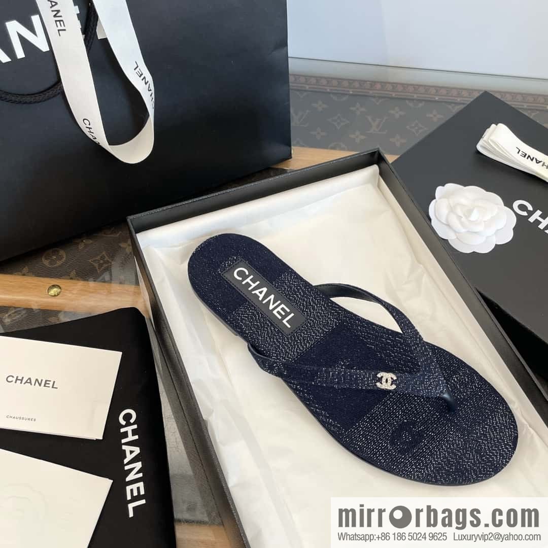 CHANEL Xiaoxiang Denim blue, double C rhinestone buckle flip-flop slippers