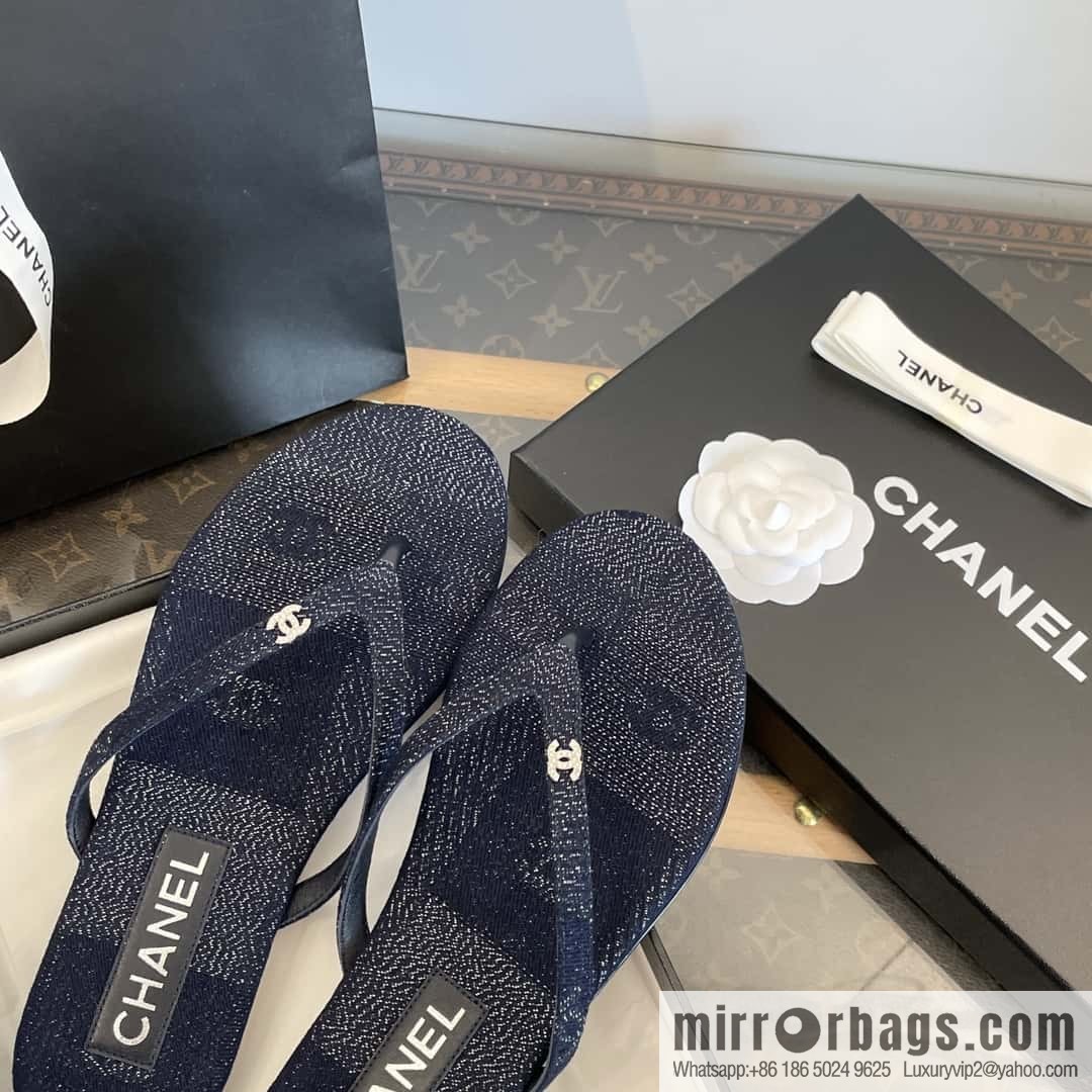CHANEL Xiaoxiang Denim blue, double C rhinestone buckle flip-flop slippers