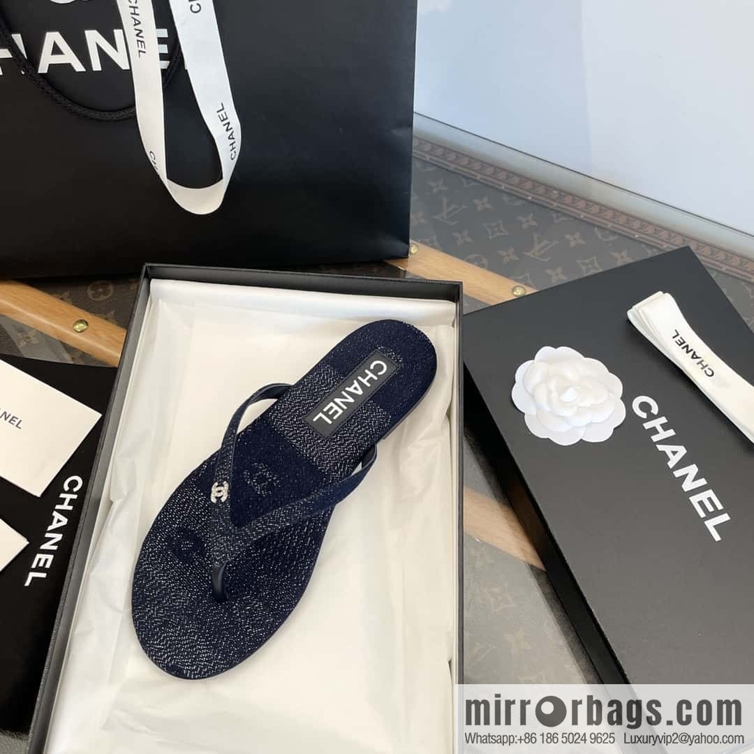 CHANEL Xiaoxiang Denim blue, double C rhinestone buckle flip-flop slippers