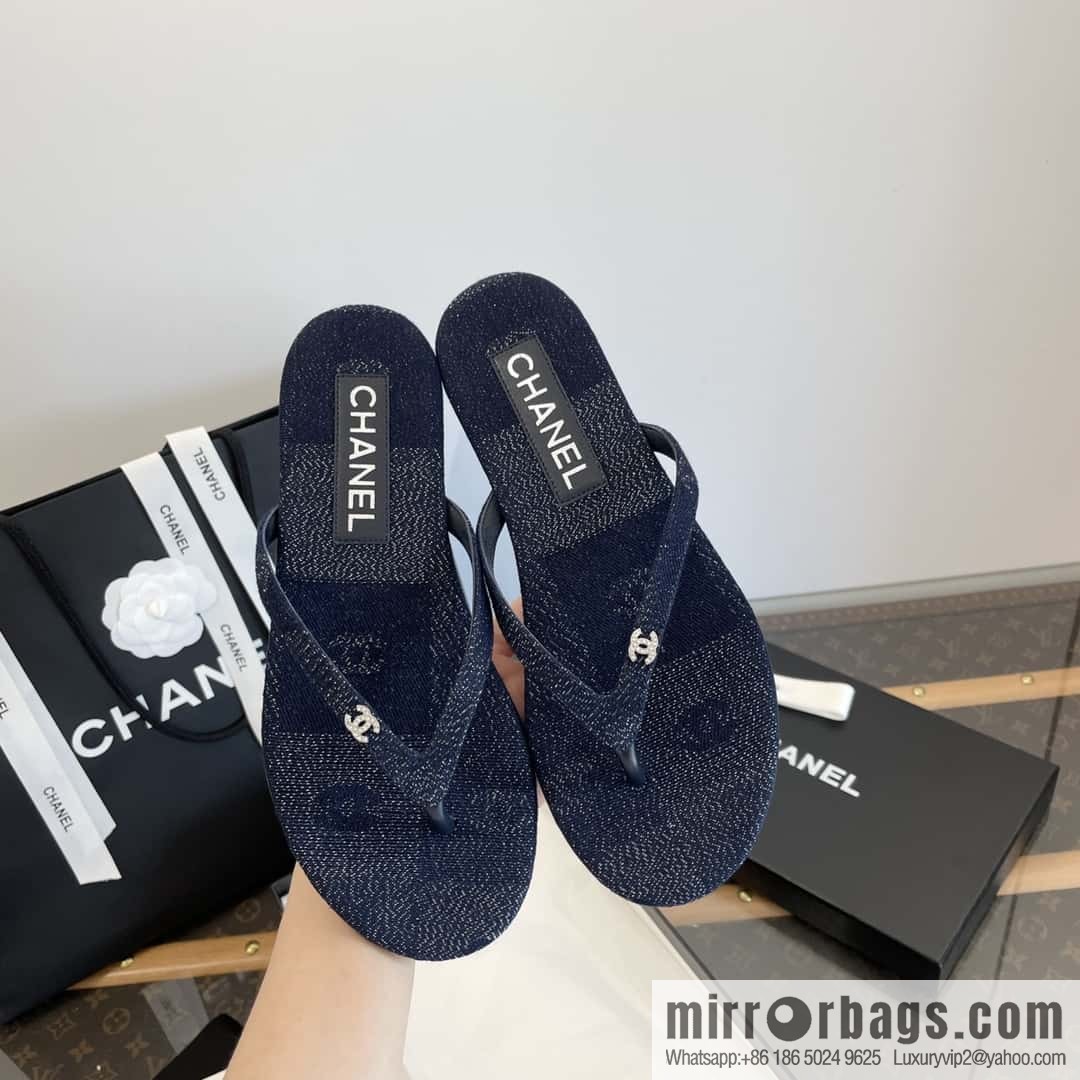 CHANEL Xiaoxiang Denim blue, double C rhinestone buckle flip-flop slippers