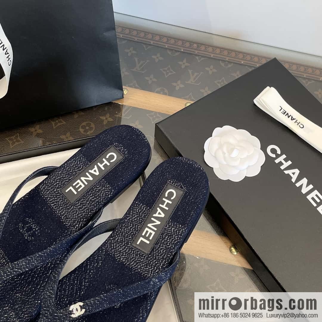 CHANEL Xiaoxiang Denim blue, double C rhinestone buckle flip-flop slippers