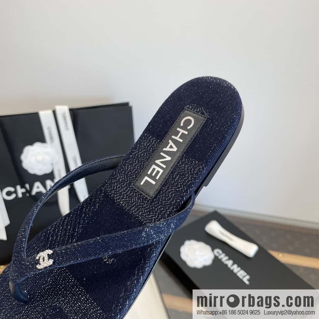 CHANEL Xiaoxiang Denim blue, double C rhinestone buckle flip-flop slippers