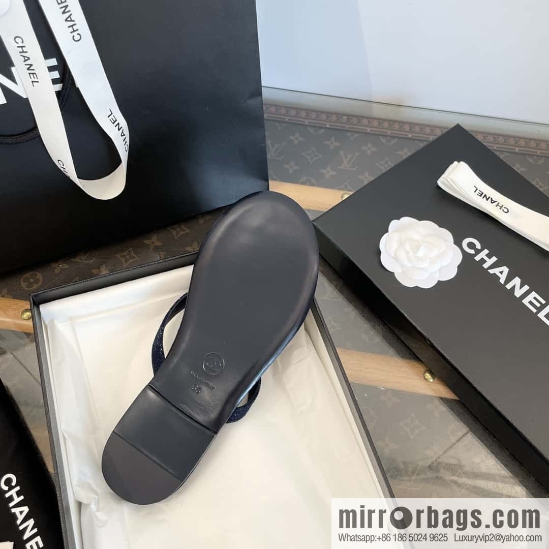 CHANEL Xiaoxiang Denim blue, double C rhinestone buckle flip-flop slippers