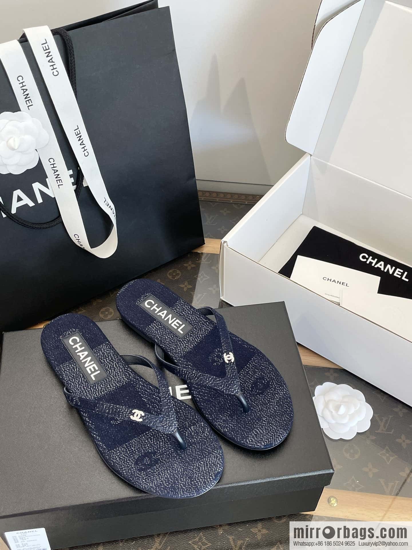 CHANEL Xiaoxiang Denim blue, double C rhinestone buckle flip-flop slippers