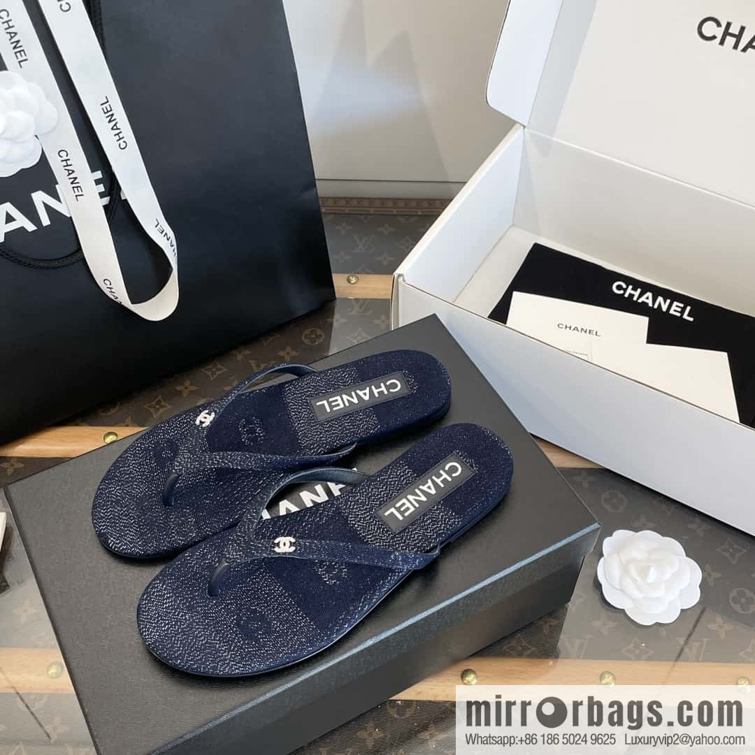 CHANEL Xiaoxiang Denim blue, double C rhinestone buckle flip-flop slippers