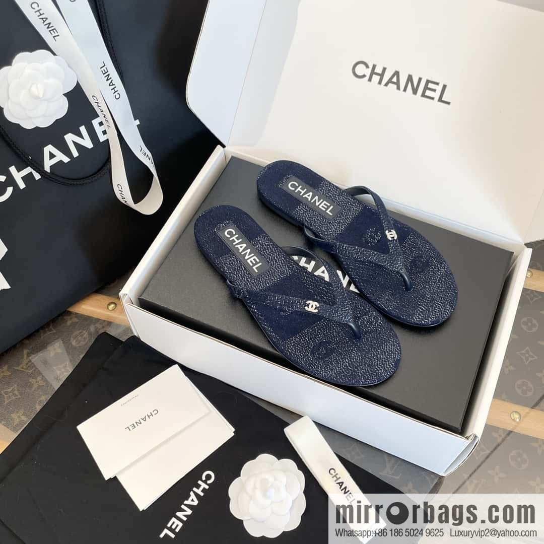 CHANEL Xiaoxiang Denim blue, double C rhinestone buckle flip-flop slippers
