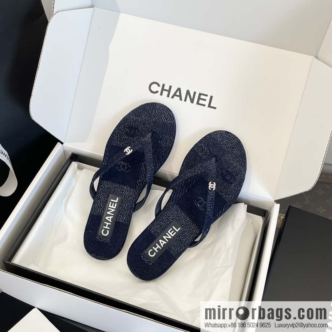 CHANEL Xiaoxiang Denim blue, double C rhinestone buckle flip-flop slippers