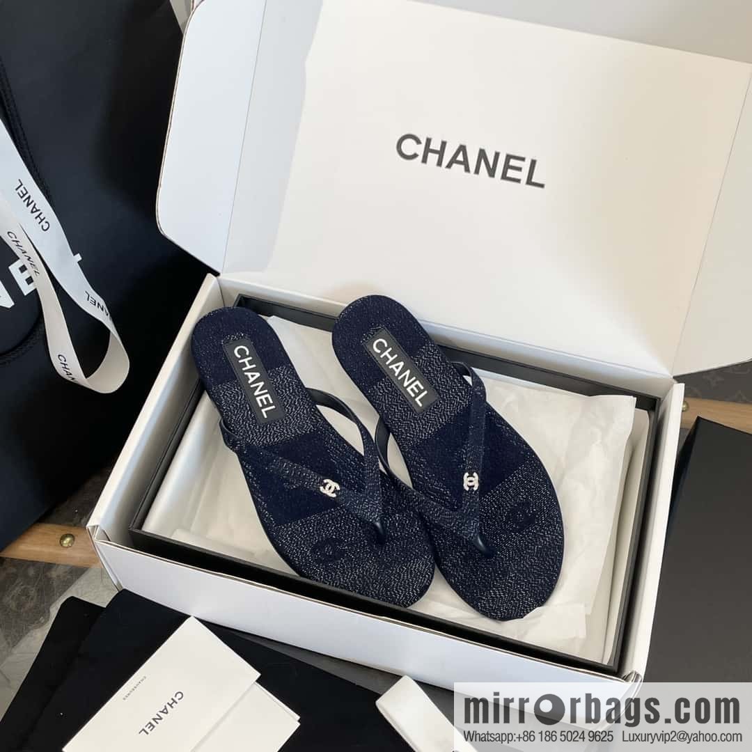 CHANEL Xiaoxiang Denim blue, double C rhinestone buckle flip-flop slippers