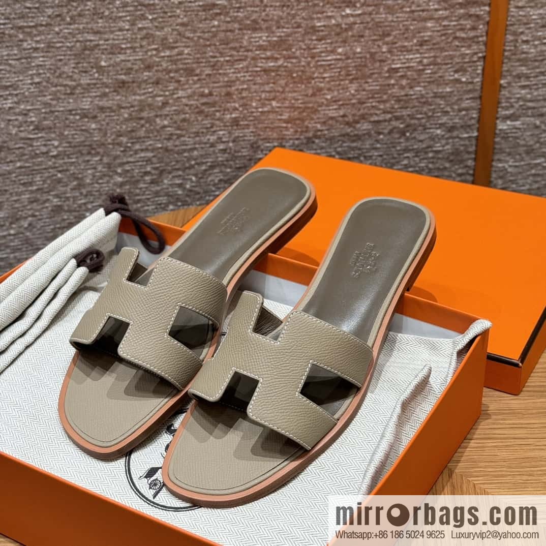 HERMES 181 Oran Slippers S2/Trench/Windbreaker Grey Epsom/Palmprint