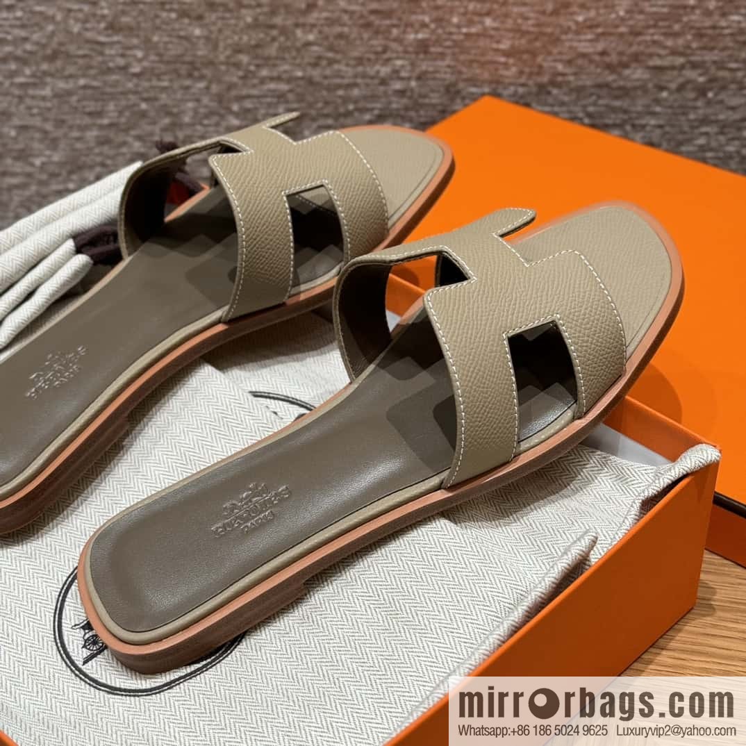HERMES 181 Oran Slippers S2/Trench/Windbreaker Grey Epsom/Palmprint