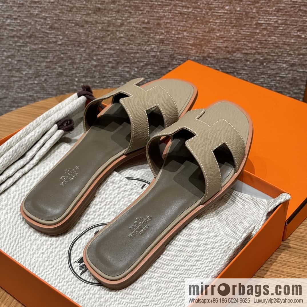 HERMES 181 Oran Slippers S2/Trench/Windbreaker Grey Epsom/Palmprint