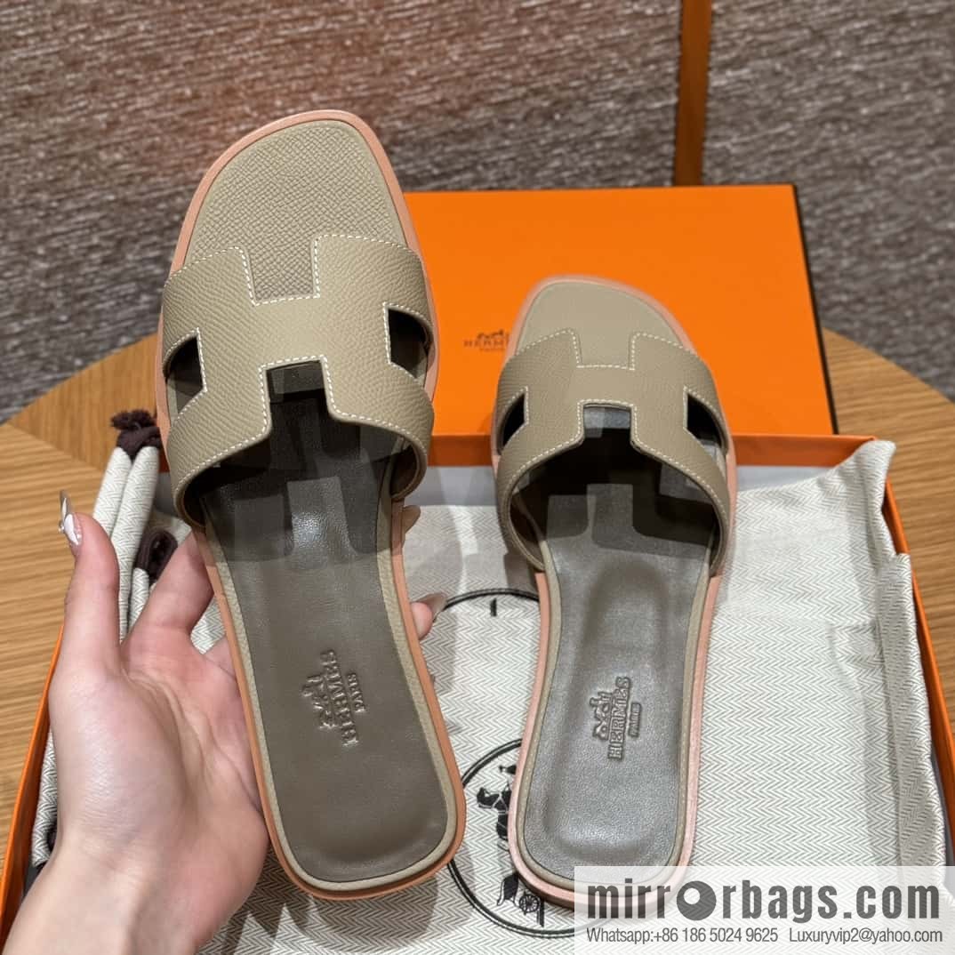 HERMES 181 Oran Slippers S2/Trench/Windbreaker Grey Epsom/Palmprint