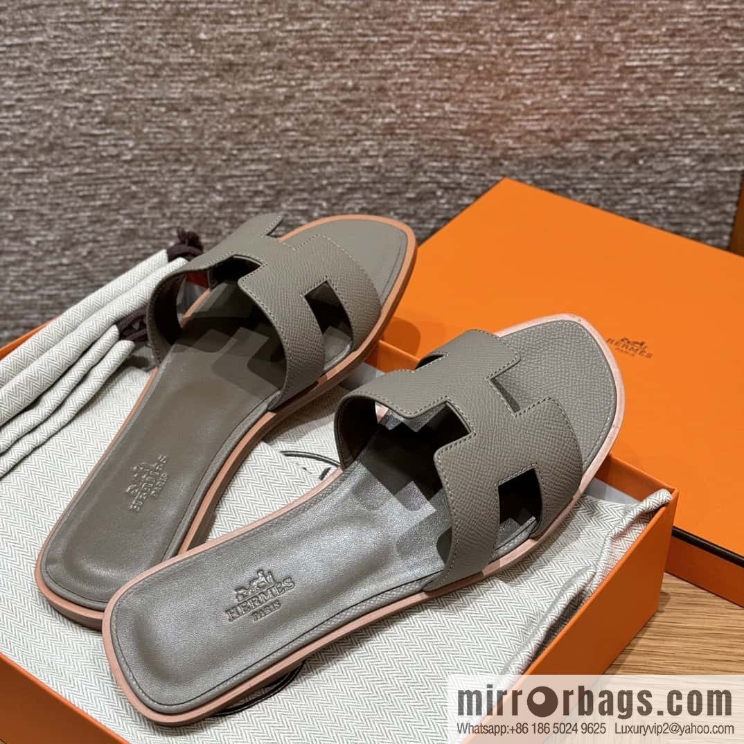 HERMES 181 Oran Slippers M8/Gris Asphalte/Asphalt Grey Epsom/Palmprint