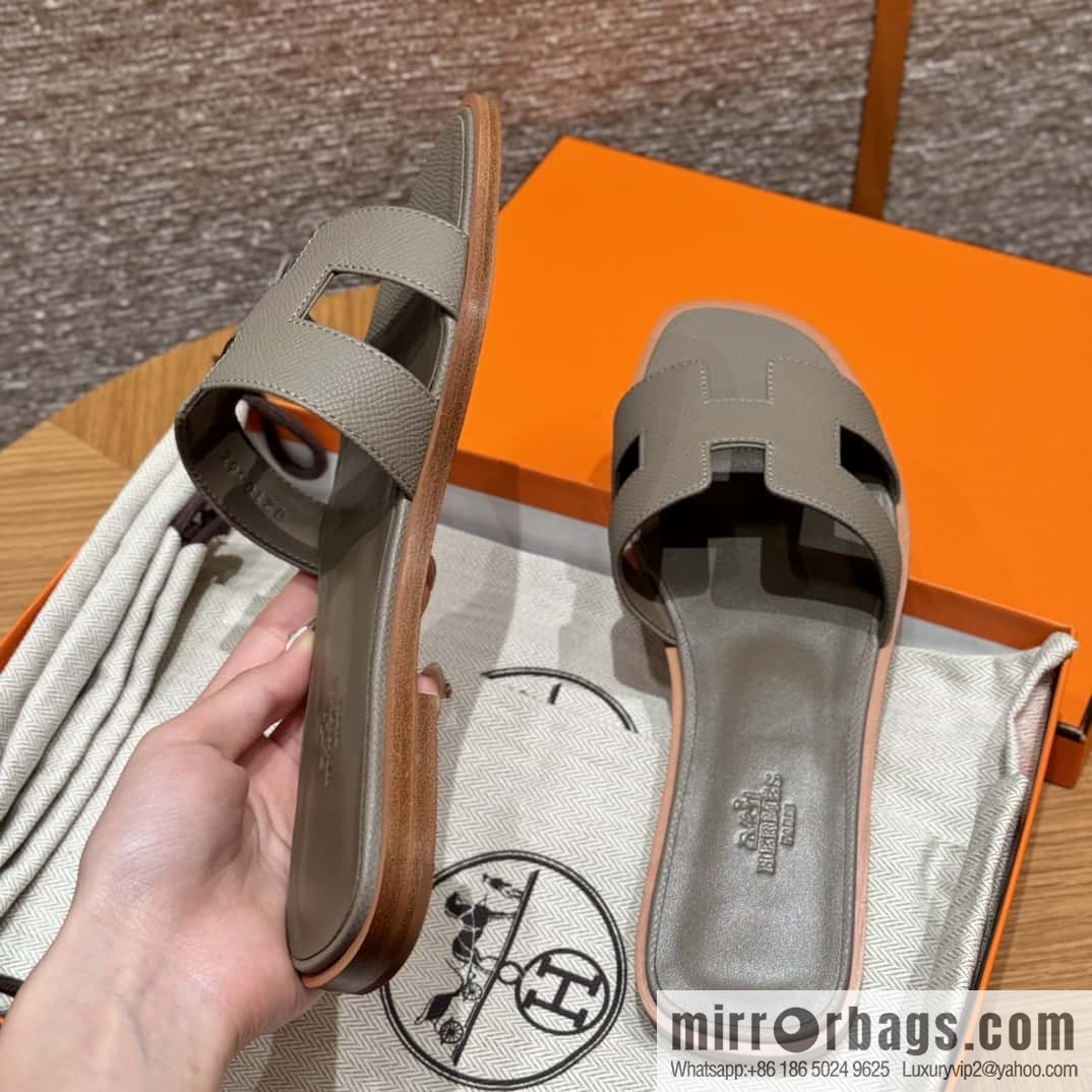 HERMES 181 Oran Slippers M8/Gris Asphalte/Asphalt Grey Epsom/Palmprint