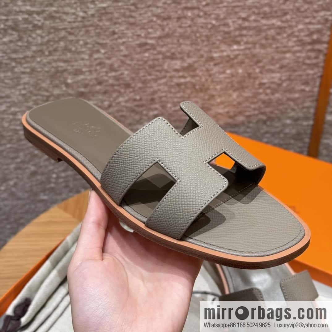 HERMES 181 Oran Slippers M8/Gris Asphalte/Asphalt Grey Epsom/Palmprint