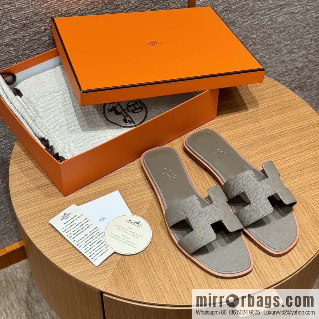 HERMES 181 Oran Slippers M8/Gris Asphalte/Asphalt Grey Epsom/Palmprint