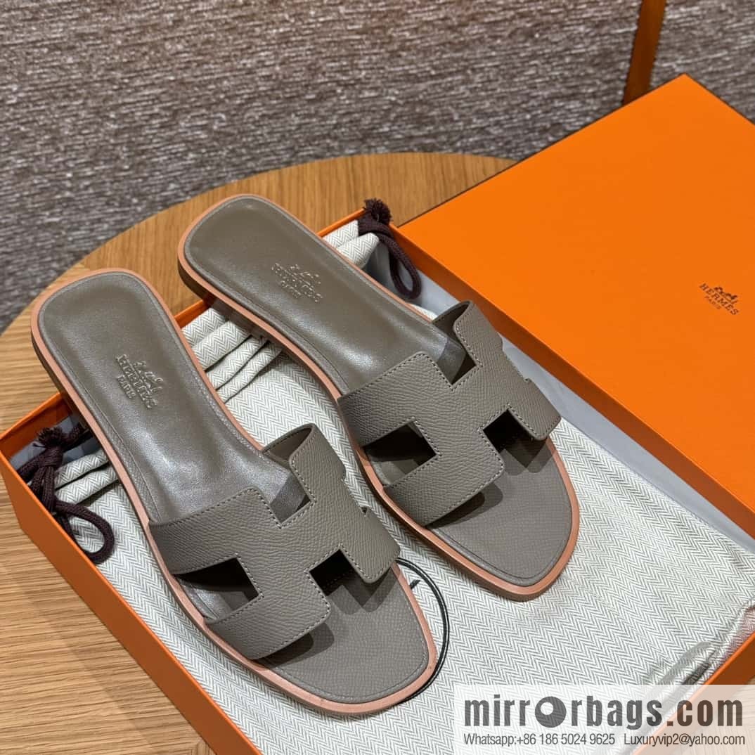 HERMES 181 Oran Slippers M8/Gris Asphalte/Asphalt Grey Epsom/Palmprint