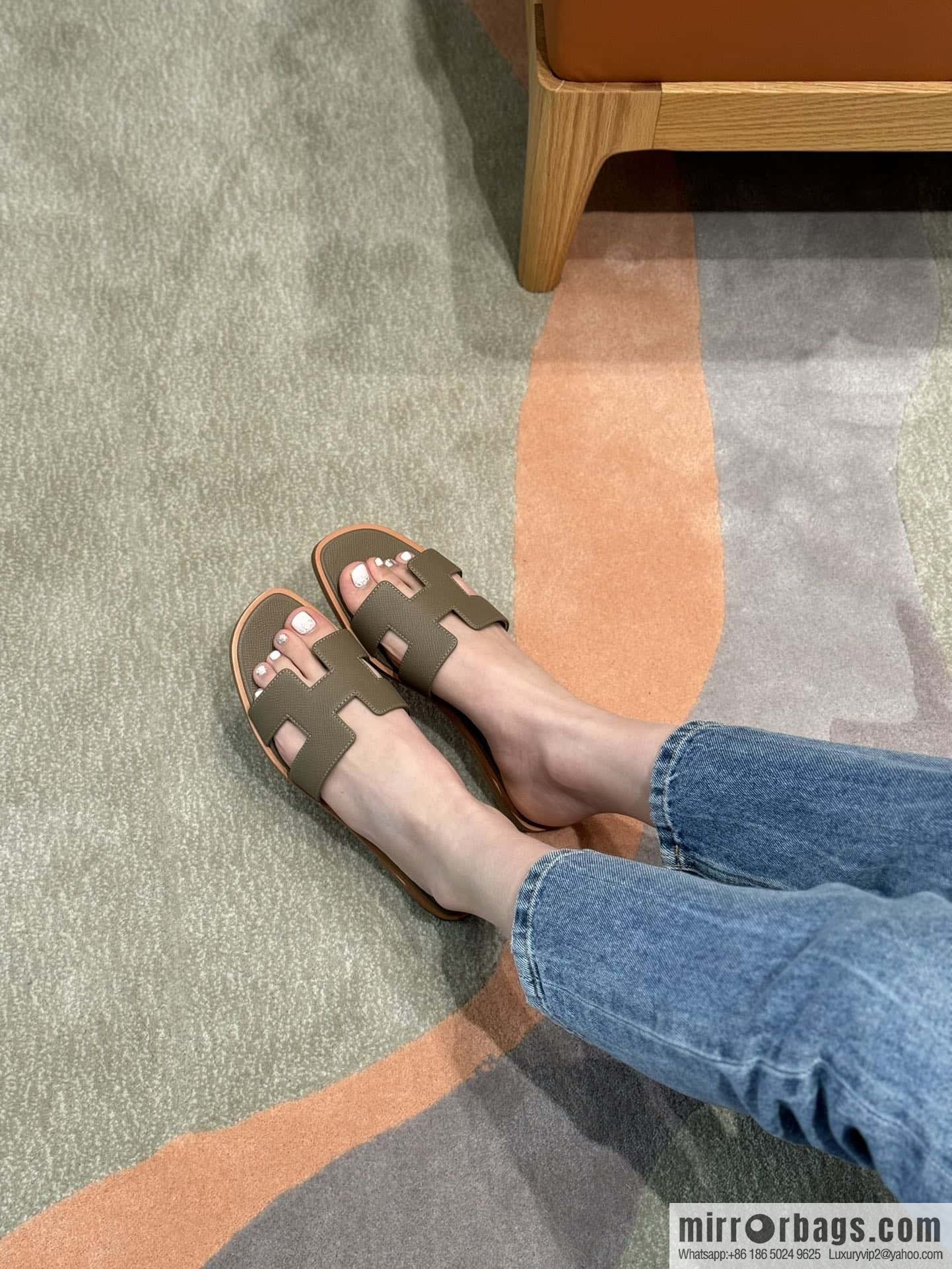 HERMES 181 Oran Slippers 18/Etoupe/Elephant Grey Epsom/Palmprint