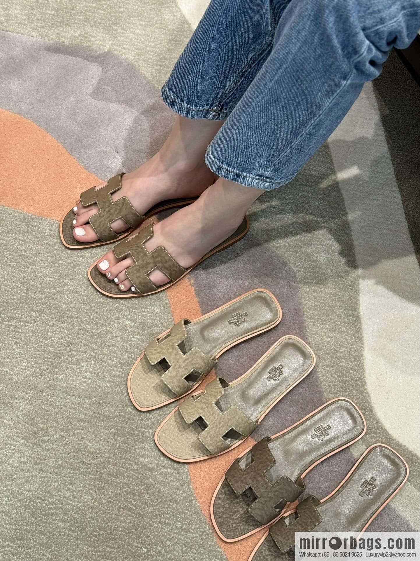 HERMES 181 Oran Slippers 18/Etoupe/Elephant Grey Epsom/Palmprint