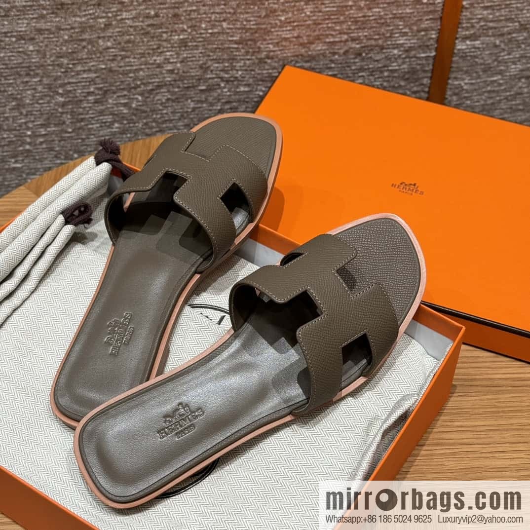 HERMES 181 Oran Slippers 18/Etoupe/Elephant Grey Epsom/Palmprint