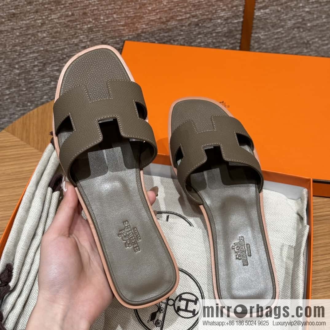 HERMES 181 Oran Slippers 18/Etoupe/Elephant Grey Epsom/Palmprint