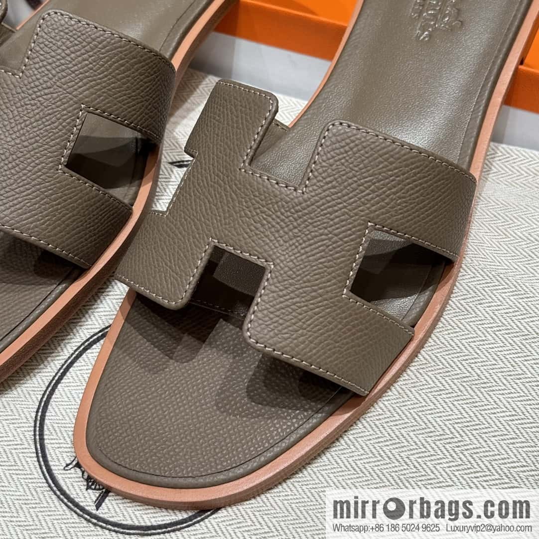 HERMES 181 Oran Slippers 18/Etoupe/Elephant Grey Epsom/Palmprint
