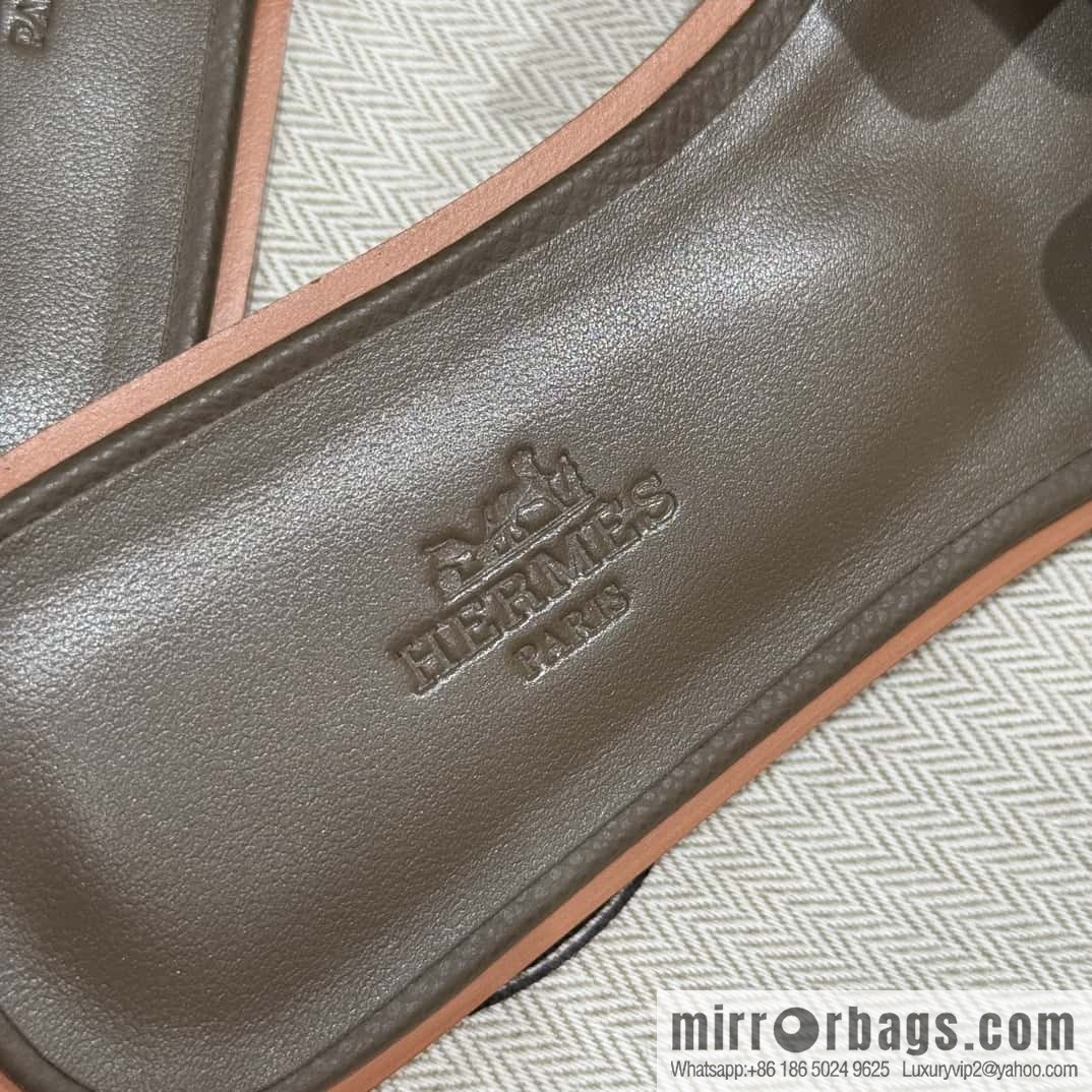 HERMES 181 Oran Slippers 18/Etoupe/Elephant Grey Epsom/Palmprint