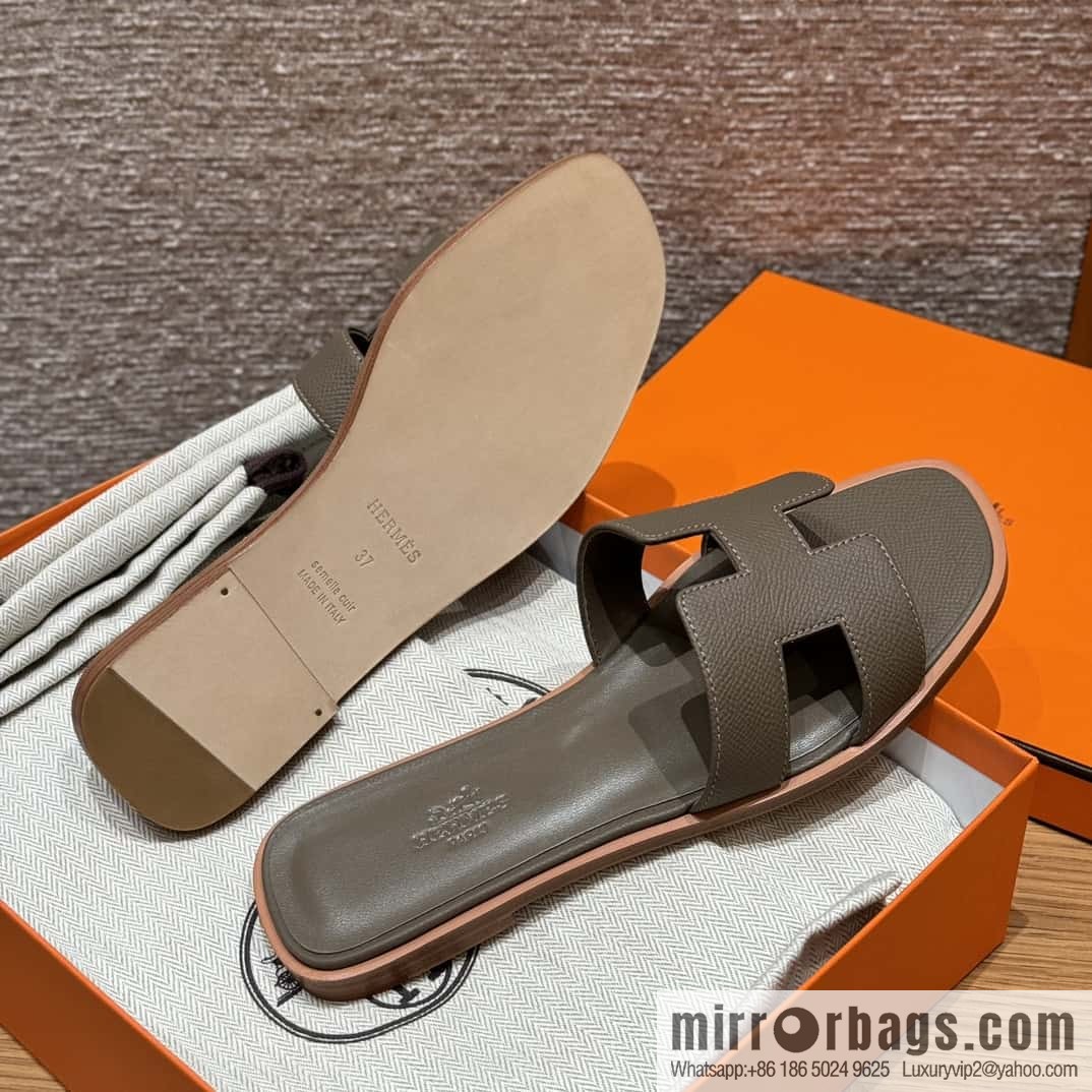 HERMES 181 Oran Slippers 18/Etoupe/Elephant Grey Epsom/Palmprint