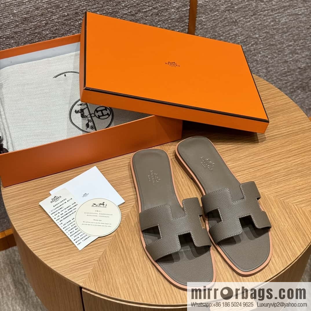 HERMES 181 Oran Slippers 18/Etoupe/Elephant Grey Epsom/Palmprint
