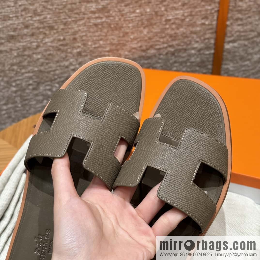 HERMES 181 Oran Slippers 18/Etoupe/Elephant Grey Epsom/Palmprint