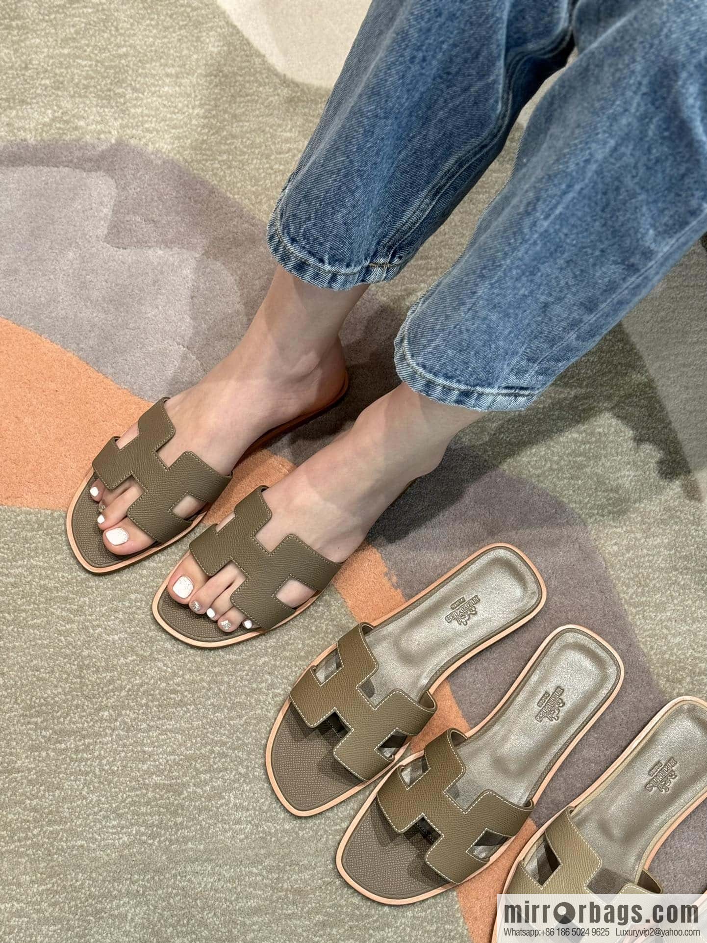 HERMES 181 Oran Slippers 18/Etoupe/Elephant Grey Epsom/Palmprint (Copy)