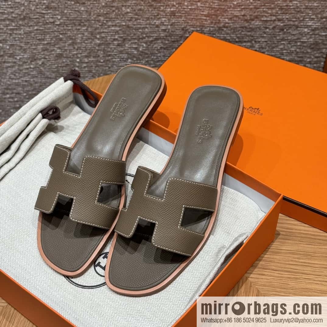 HERMES 181 Oran Slippers 18/Etoupe/Elephant Grey Epsom/Palmprint (Copy)