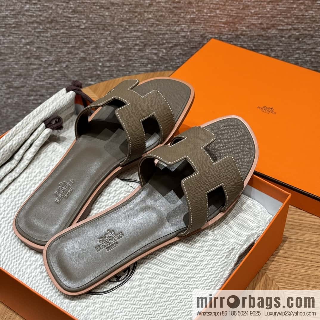 HERMES 181 Oran Slippers 18/Etoupe/Elephant Grey Epsom/Palmprint (Copy)