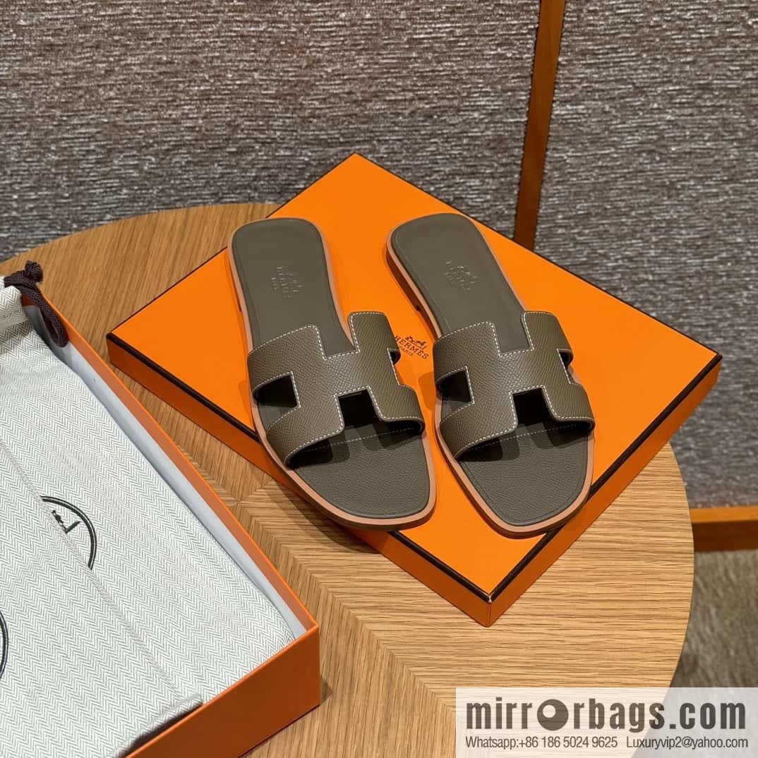 HERMES 181 Oran Slippers 18/Etoupe/Elephant Grey Epsom/Palmprint (Copy)