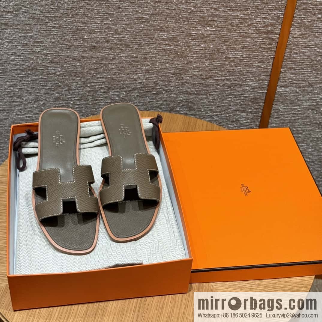 HERMES 181 Oran Slippers 18/Etoupe/Elephant Grey Epsom/Palmprint (Copy)