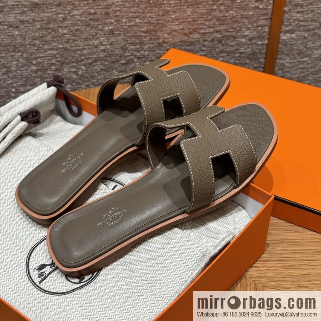 HERMES 181 Oran Slippers 18/Etoupe/Elephant Grey Epsom/Palmprint (Copy)