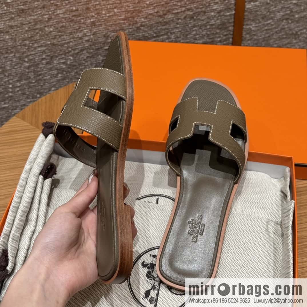 HERMES 181 Oran Slippers 18/Etoupe/Elephant Grey Epsom/Palmprint (Copy)