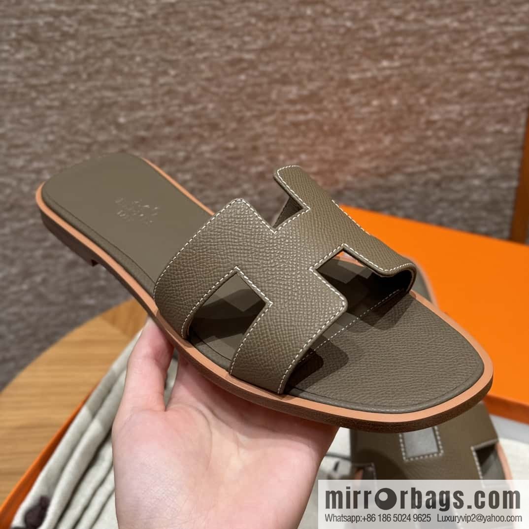 HERMES 181 Oran Slippers 18/Etoupe/Elephant Grey Epsom/Palmprint (Copy)