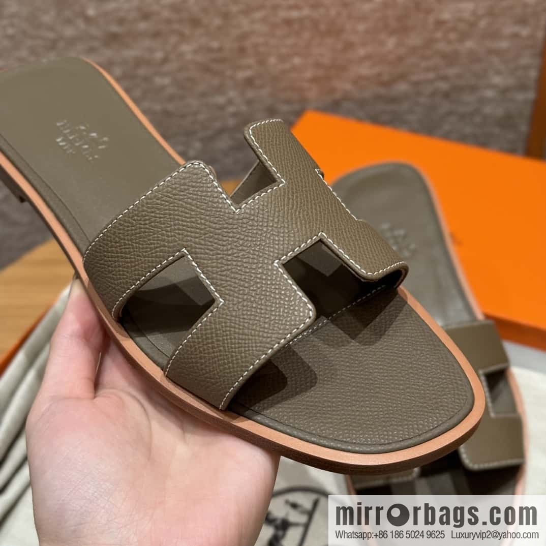 HERMES 181 Oran Slippers 18/Etoupe/Elephant Grey Epsom/Palmprint (Copy)