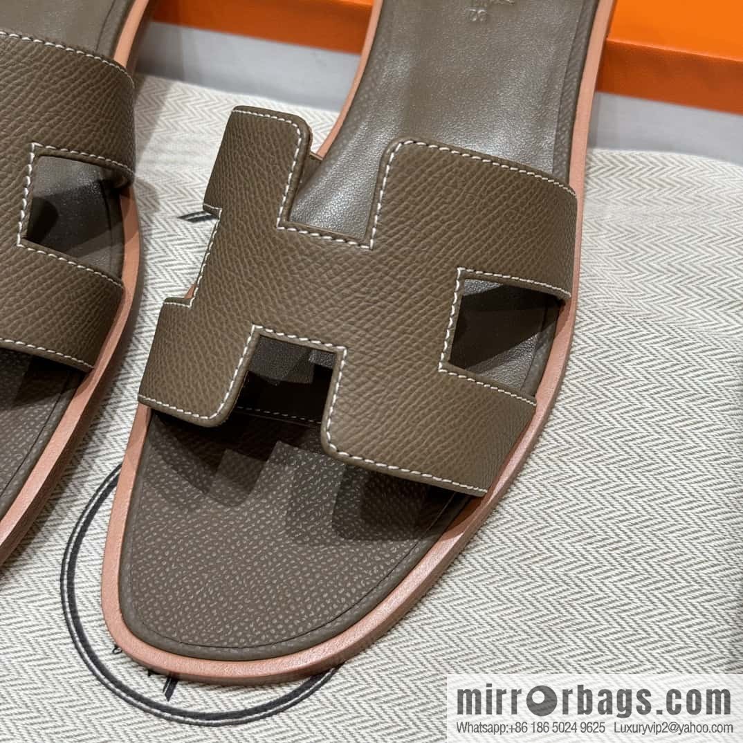 HERMES 181 Oran Slippers 18/Etoupe/Elephant Grey Epsom/Palmprint (Copy)
