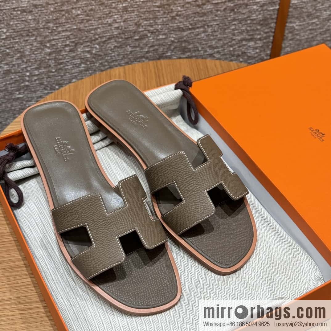 HERMES 181 Oran Slippers 18/Etoupe/Elephant Grey Epsom/Palmprint (Copy)