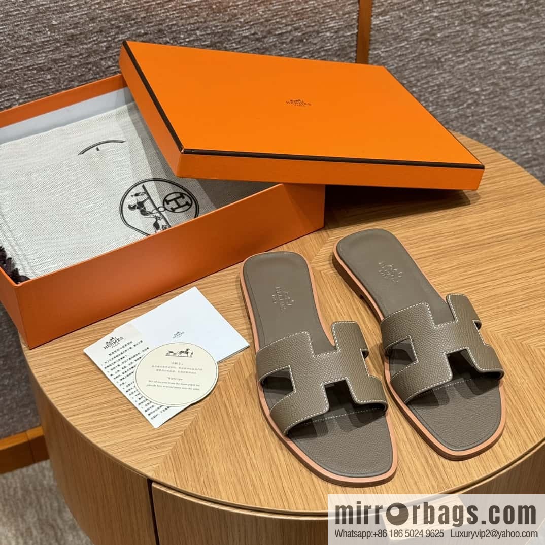 HERMES 181 Oran Slippers 18/Etoupe/Elephant Grey Epsom/Palmprint (Copy)