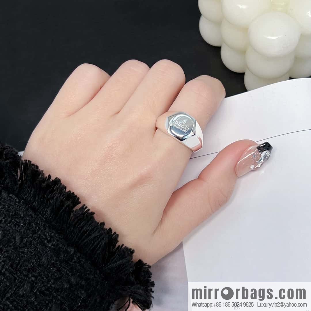 ❗️New ❗️ ☀ new Gucci glossy letter ring