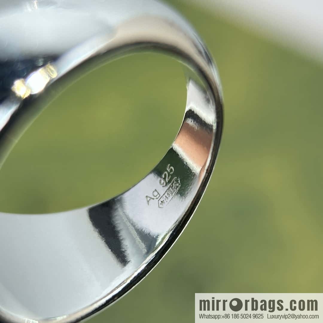 ❗️New ❗️ ☀ new Gucci glossy letter ring