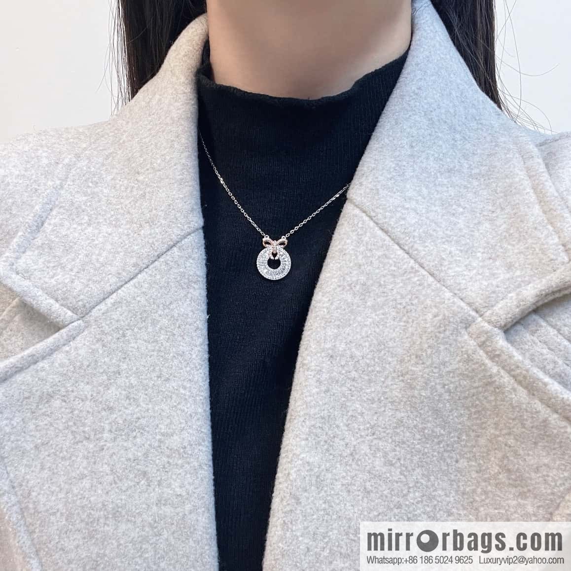 ❗️New ❗️ ☀️ Rose Gold Round Bow Necklace