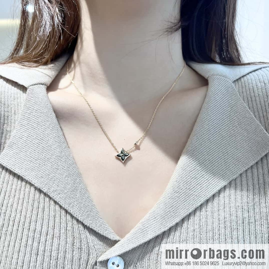 ❗️New ❗️ ☀ Original ☀ Louis Vuitton Louis Vuitton rhombus gray shell necklace ☀